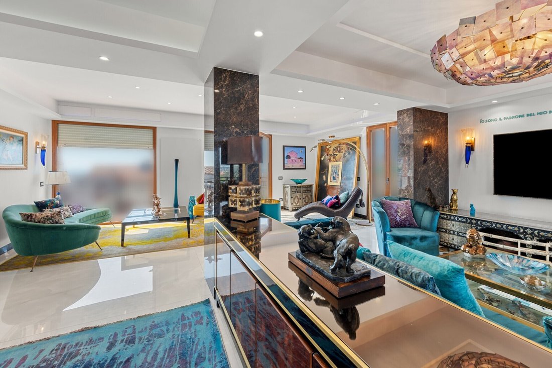 Penthouse in Center, Massa, Italy 2 - 17388673