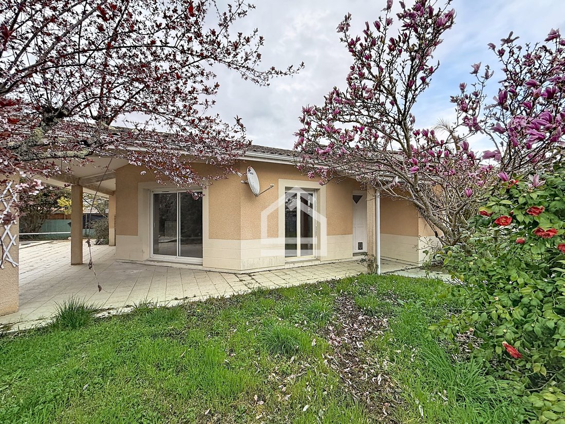 House in Saint-Medard-en-Jalles, Nouvelle-Aquitaine, France 1 - 17388821