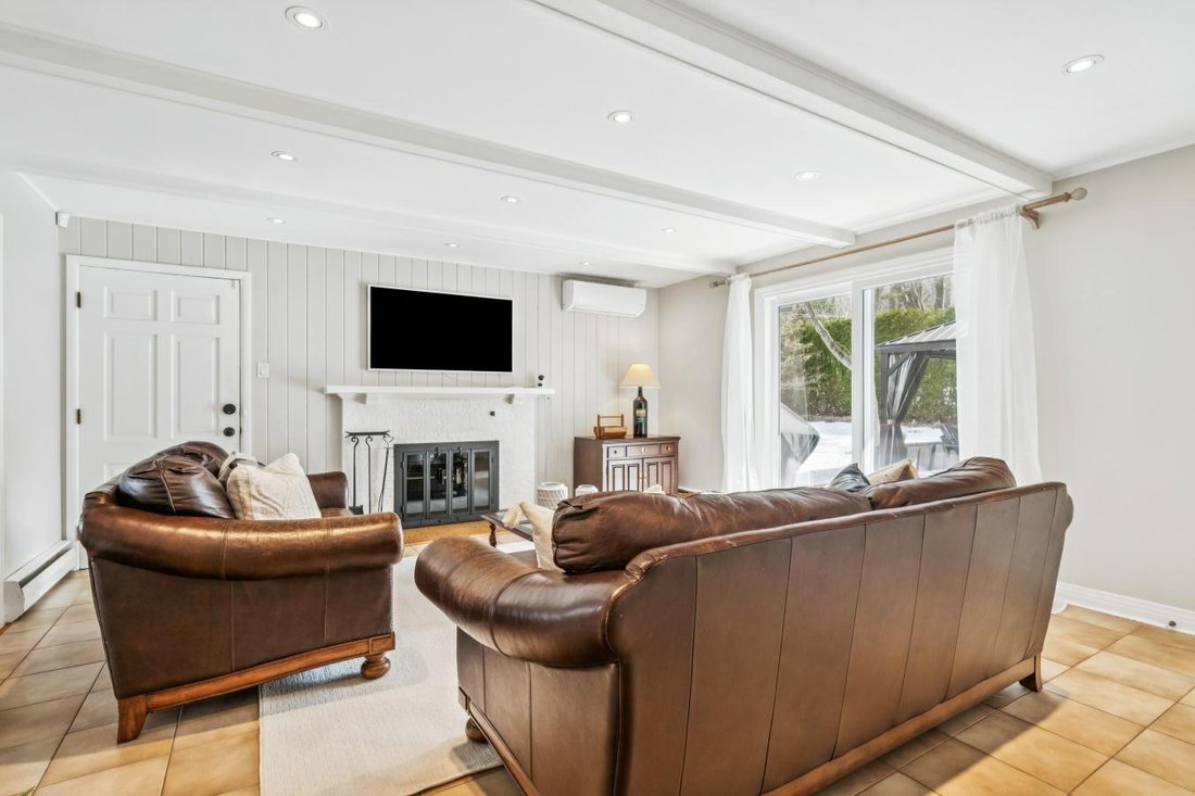 House in Mont-Saint-Hilaire, Quebec, Canada 4 - 17394707