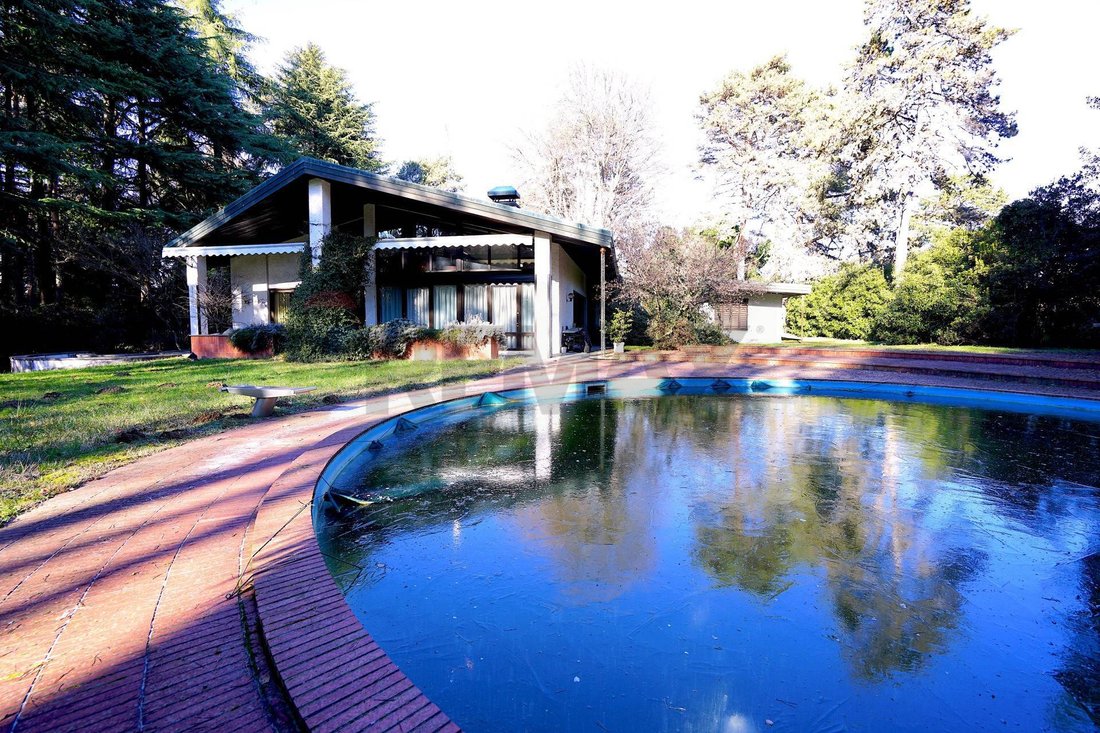 Villa in Arsago Seprio, Lombardy, Italy 4 - 17392694