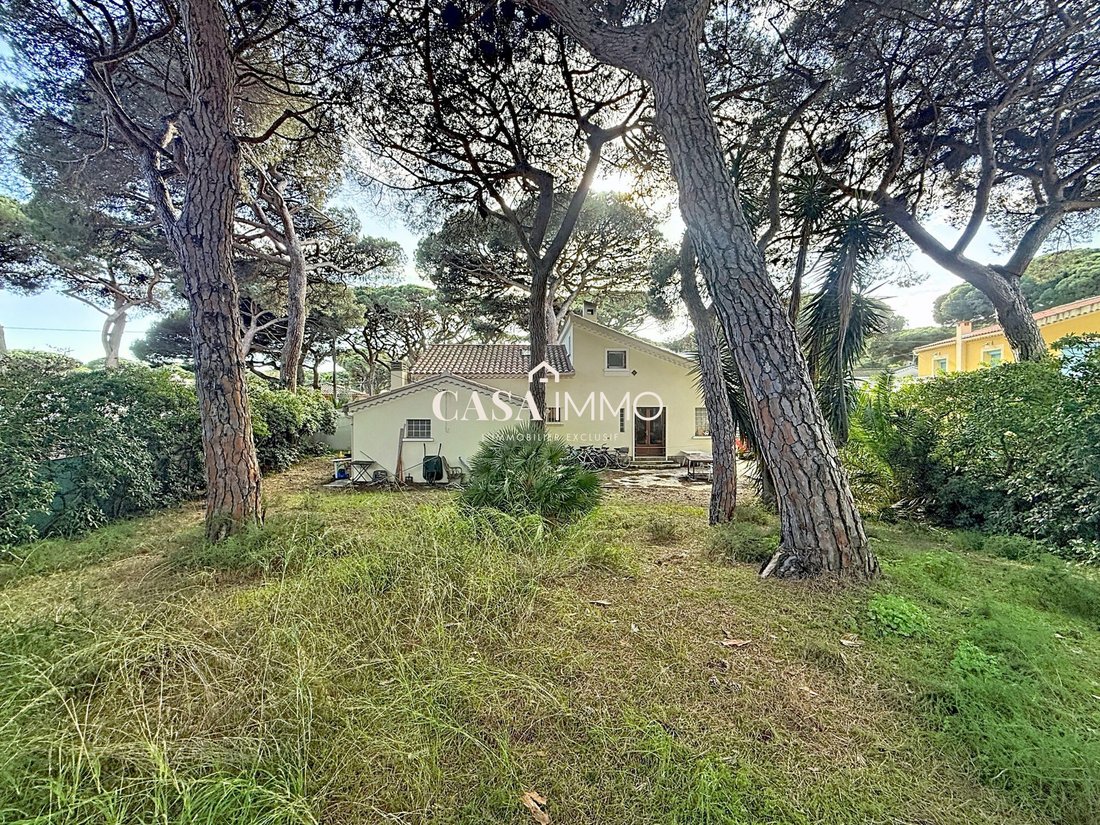 House in Hyeres, Provence-Alpes-Côte d'Azur, France 2 - 17393097