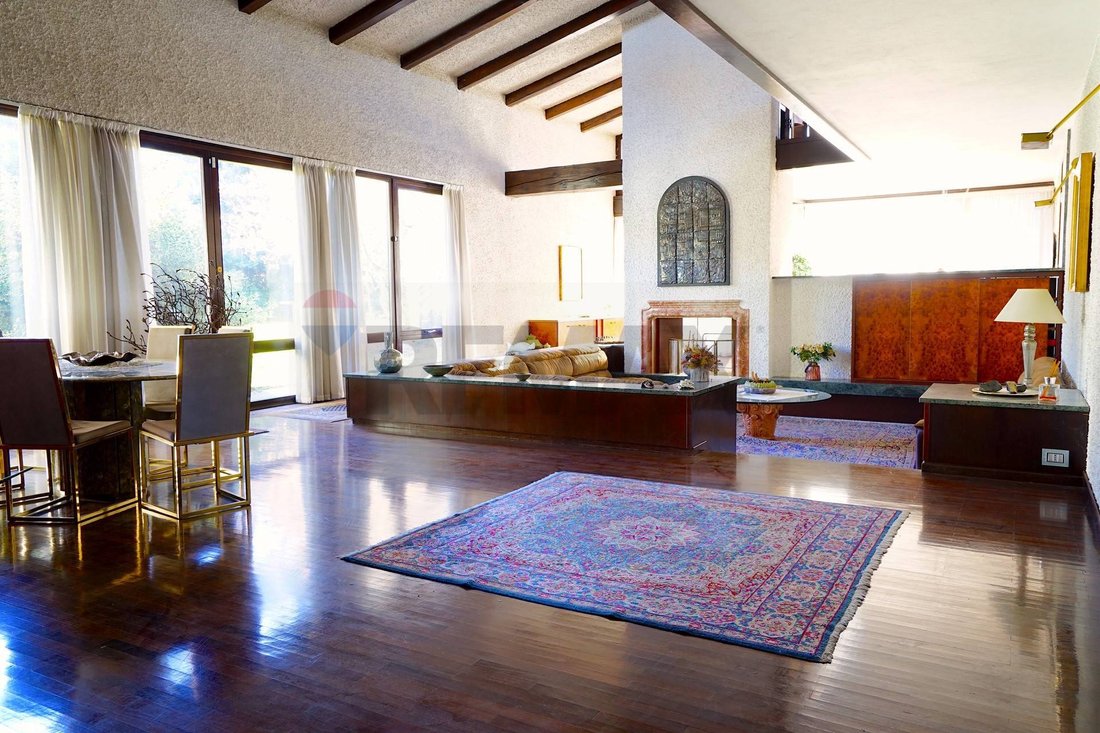 Villa in Arsago Seprio, Lombardy, Italy 2 - 17392694