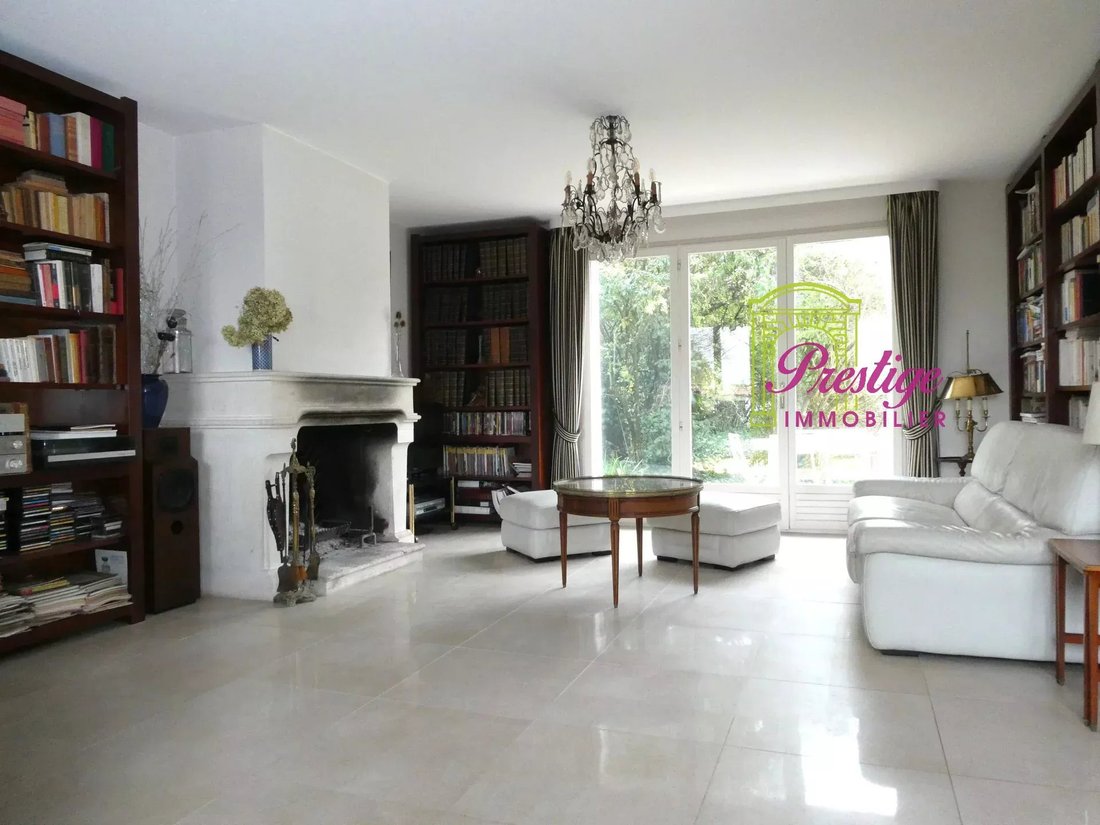 House in Nord Ouest, Le Mesnil-le-Roi, France 1 - 17127353