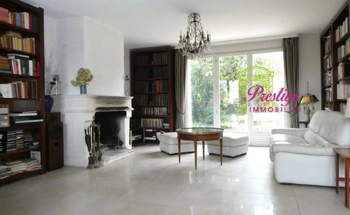House in Nord Ouest, Le Mesnil-le-Roi, France 1