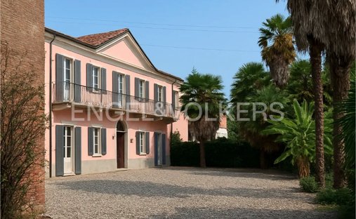Villa in Saluzzo, Piedmont, Italy 1