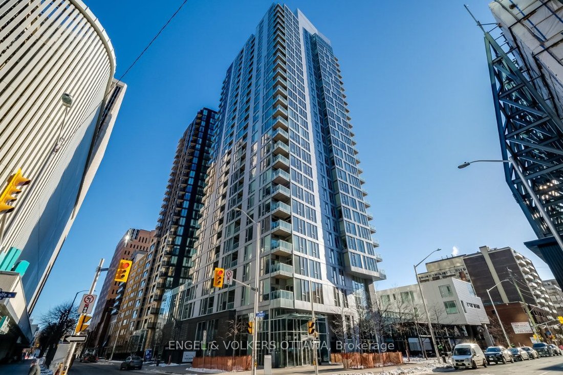 Condo in Ottawa, Ontario, Canada 1 - 17392219