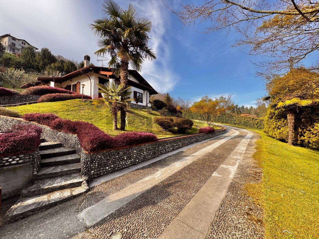 Villa in Arona, Piedmont, Italy 1 - 17392665
