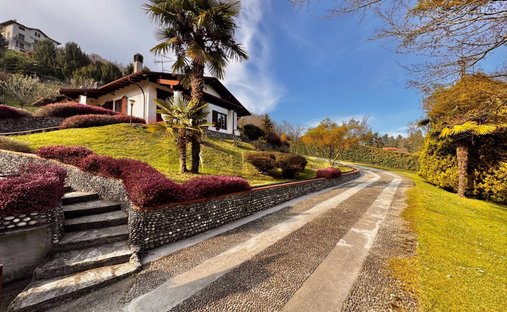 Villa in Arona, Piemont, Italien 1