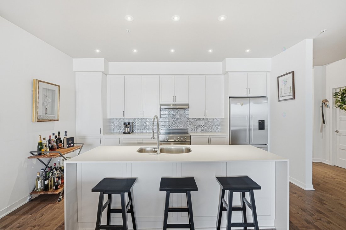 Condo in Mount Royal, Quebec, Canada 3 - 16934087