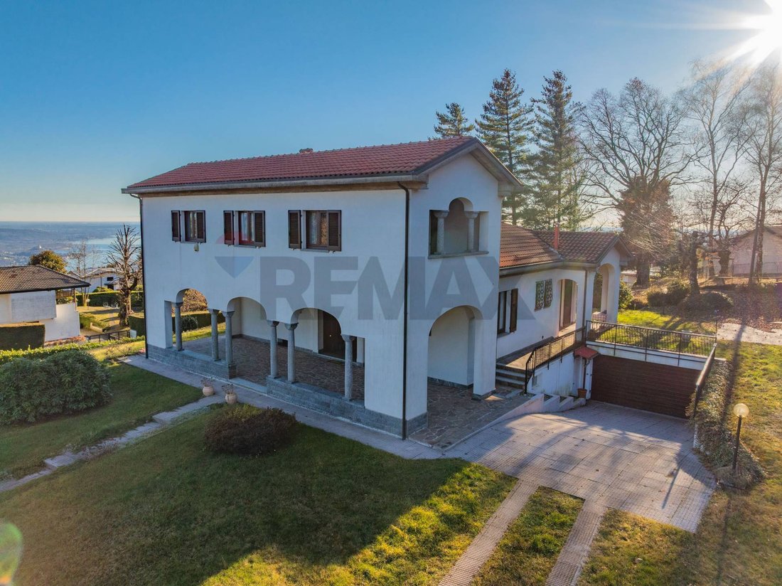 Villa in Nebbiuno, Piedmont, Italy 1 - 17392701