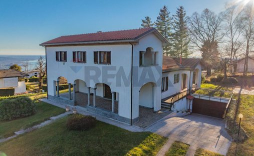 Villa a Nebbiuno, Piemonte, Italia 1