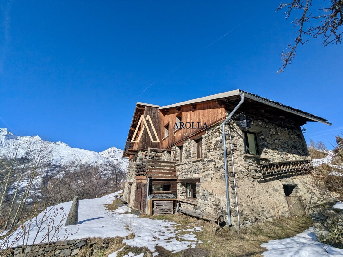 Chalet in Bourg-Saint-Maurice, Auvergne-Rhône-Alpes, France 1 - 17393194