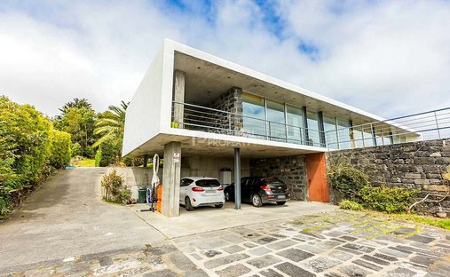Villa in Ponta Delgada (Sao Jose), Azores, Portugal 1