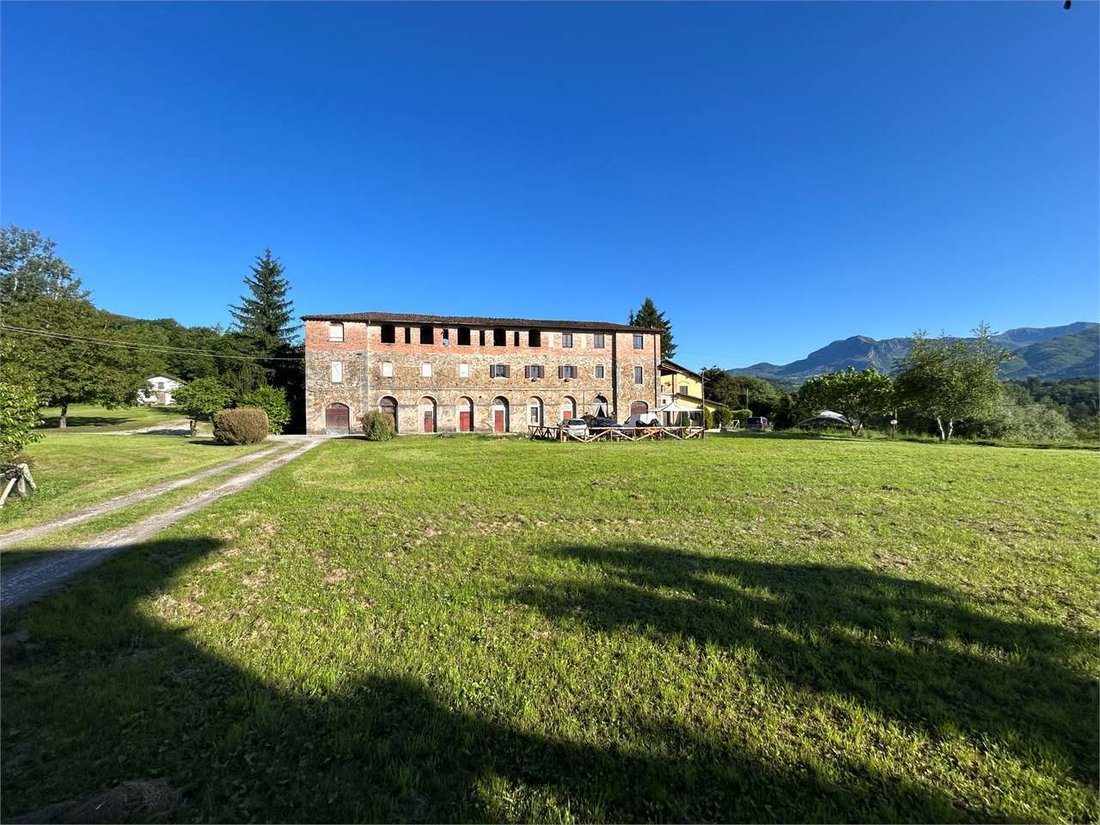Estate in Castelnuovo di Garfagnana, Tuscany, Italy 1 - 17391328