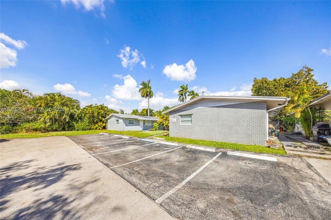 Fort Lauderdale, Florida, United States 2 - 17393291