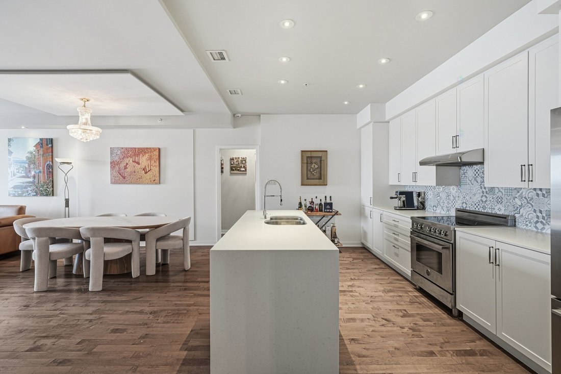 Condo in Mount Royal, Quebec, Canada 2 - 16934087