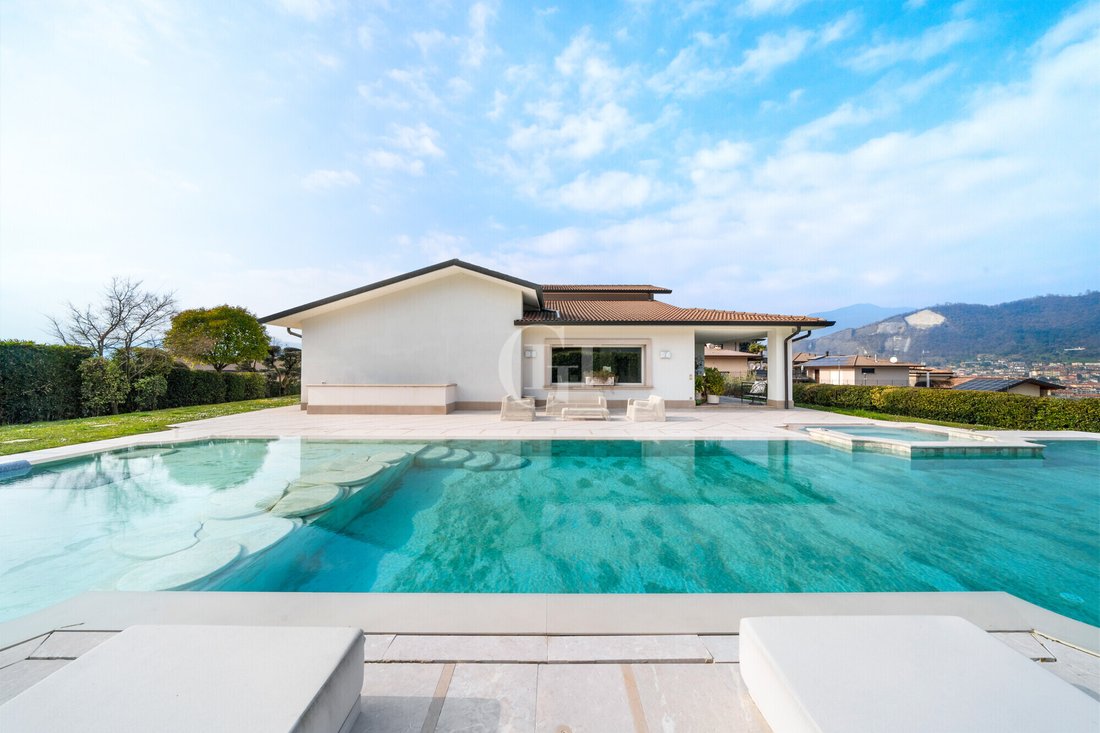 Villa in Paratico, Lombardy, Italy 1 - 17393589