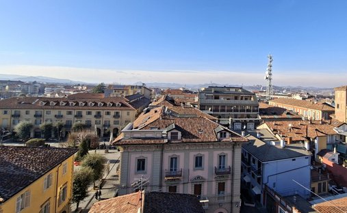 Appartement à Alba, Piémont, Italie 1