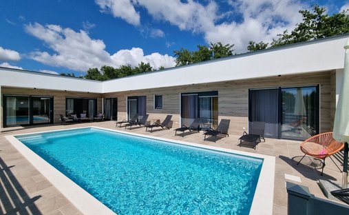 Villa in Svetvincenat, Istria County, Croatia 1