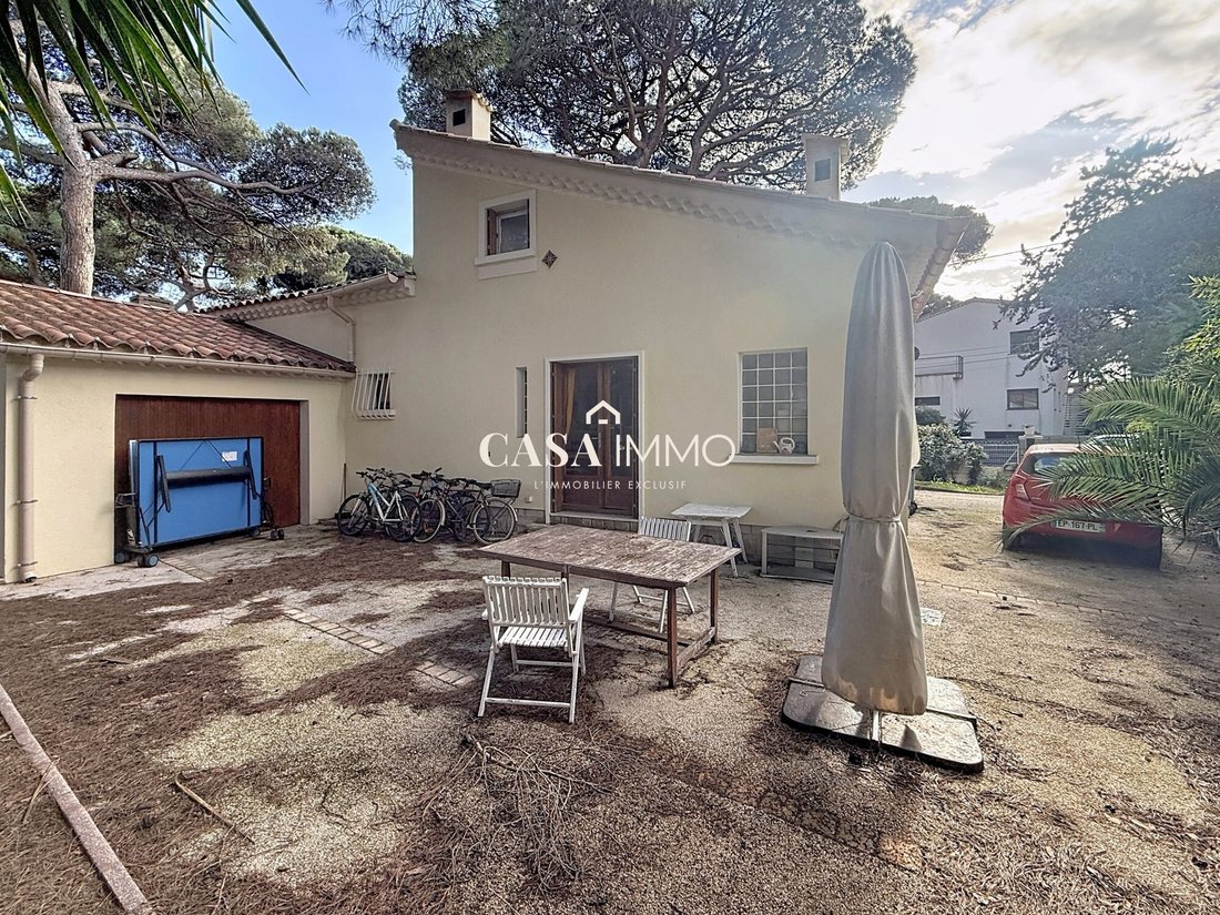 House in Hyeres, Provence-Alpes-Côte d'Azur, France 3 - 17393097