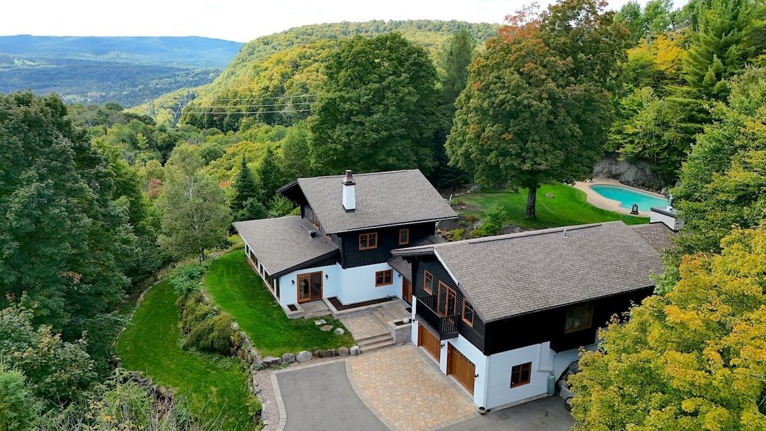 House in Saint-Sauveur, Quebec, Canada 1 - 16669862