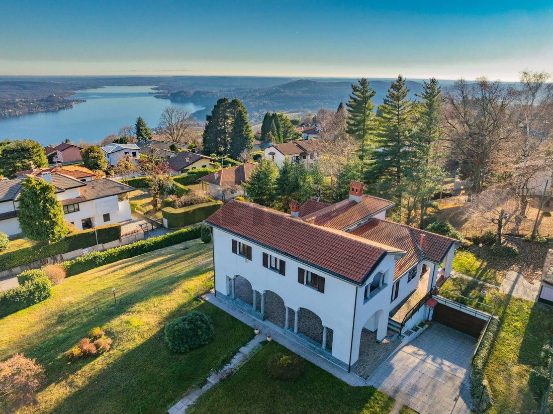 Villa in Nebbiuno, Piedmont, Italy 3 - 17392701