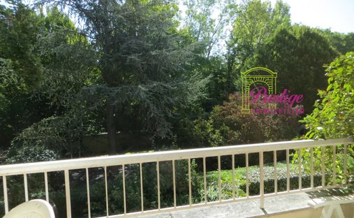 Apartment in Sud, Le Mesnil-le-Roi, France 1
