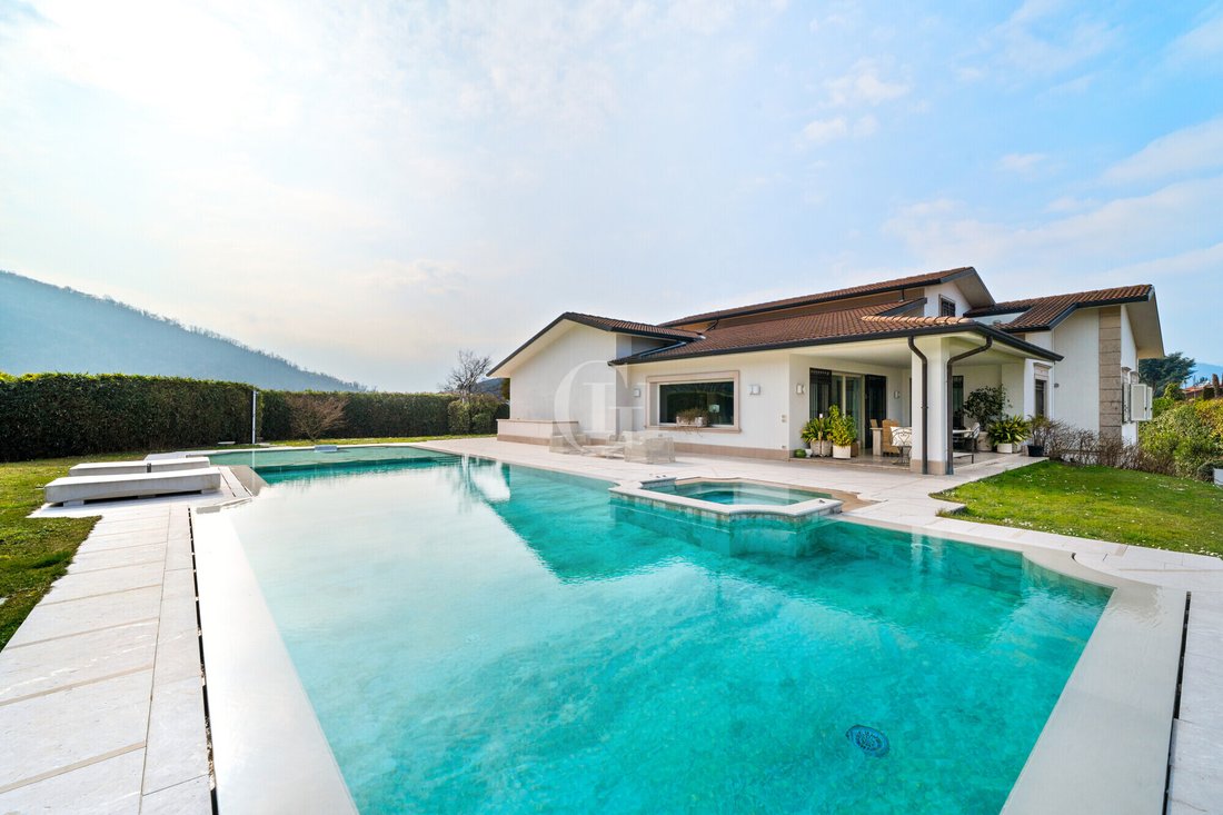 Villa in Paratico, Lombardy, Italy 1 - 17393589