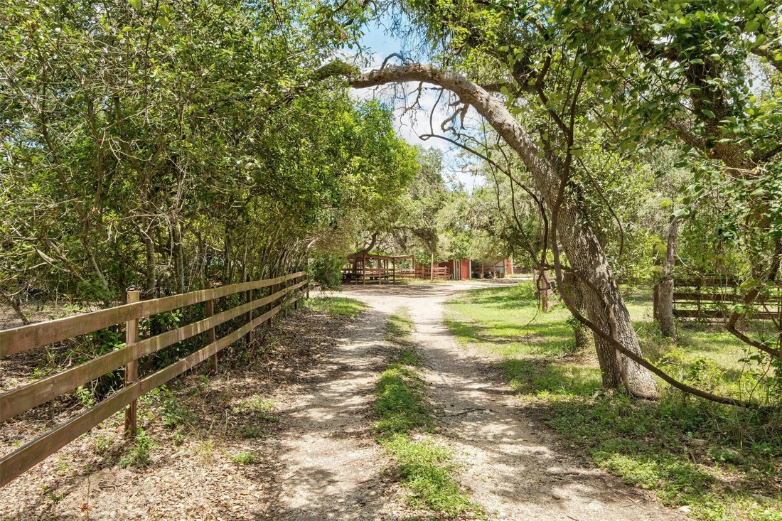 Farm Ranch in Wimberley, Texas, United States 4 - 14707873