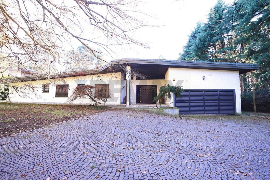 Villa in Arsago Seprio, Lombardy, Italy 5 - 17392694