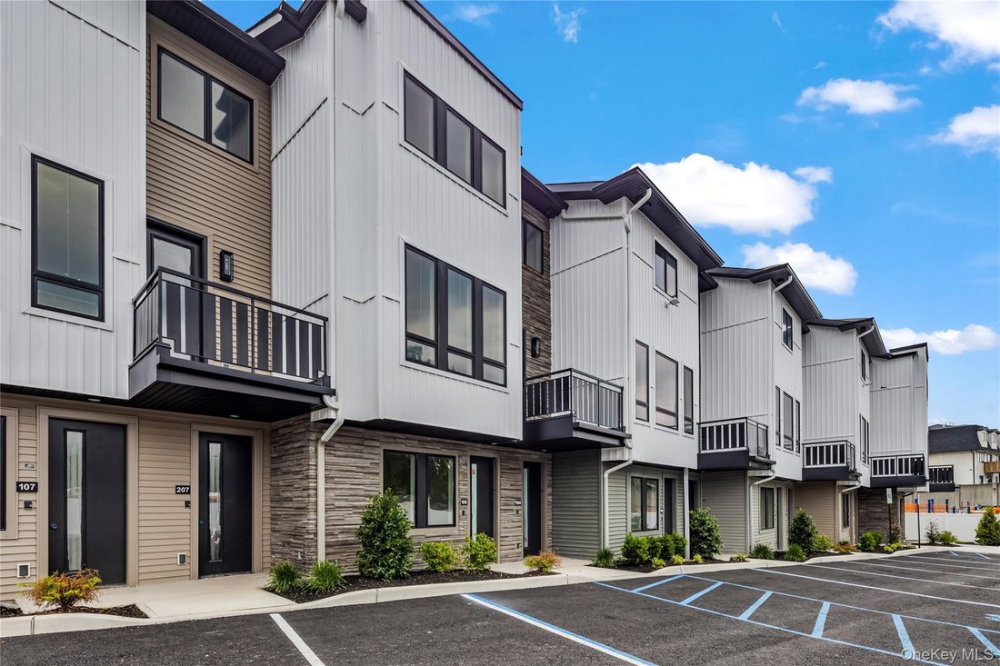 Condo in Spring Valley, New York, United States 1 - 17380683