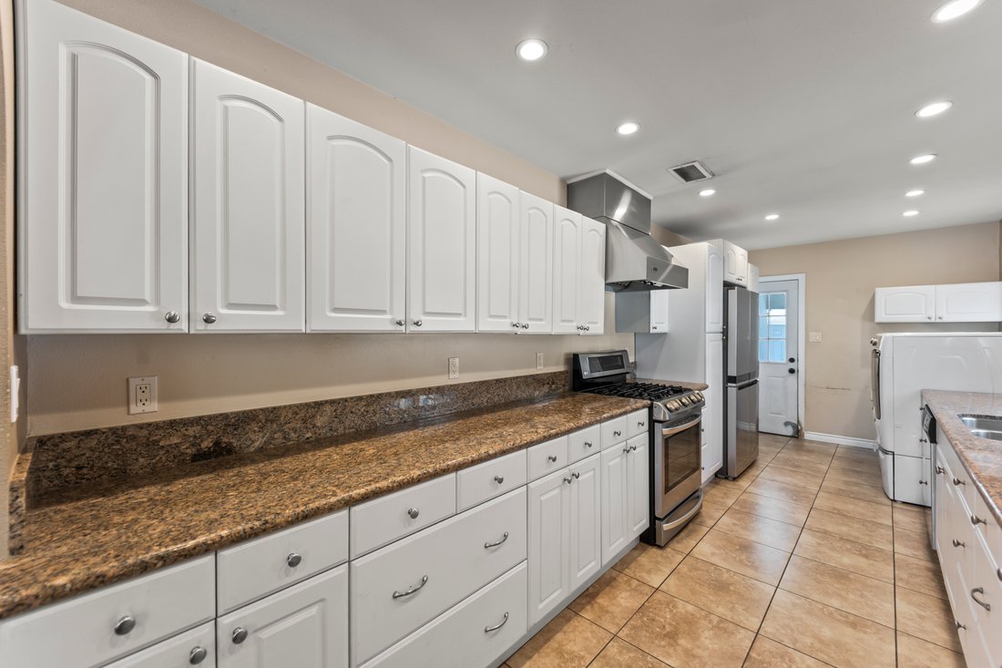 House in Signal Hill, California, United States 5 - 17389879
