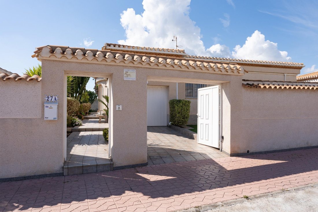Villa in Playa Flamenca, Orihuela, Valencian Community 1 - 17391460