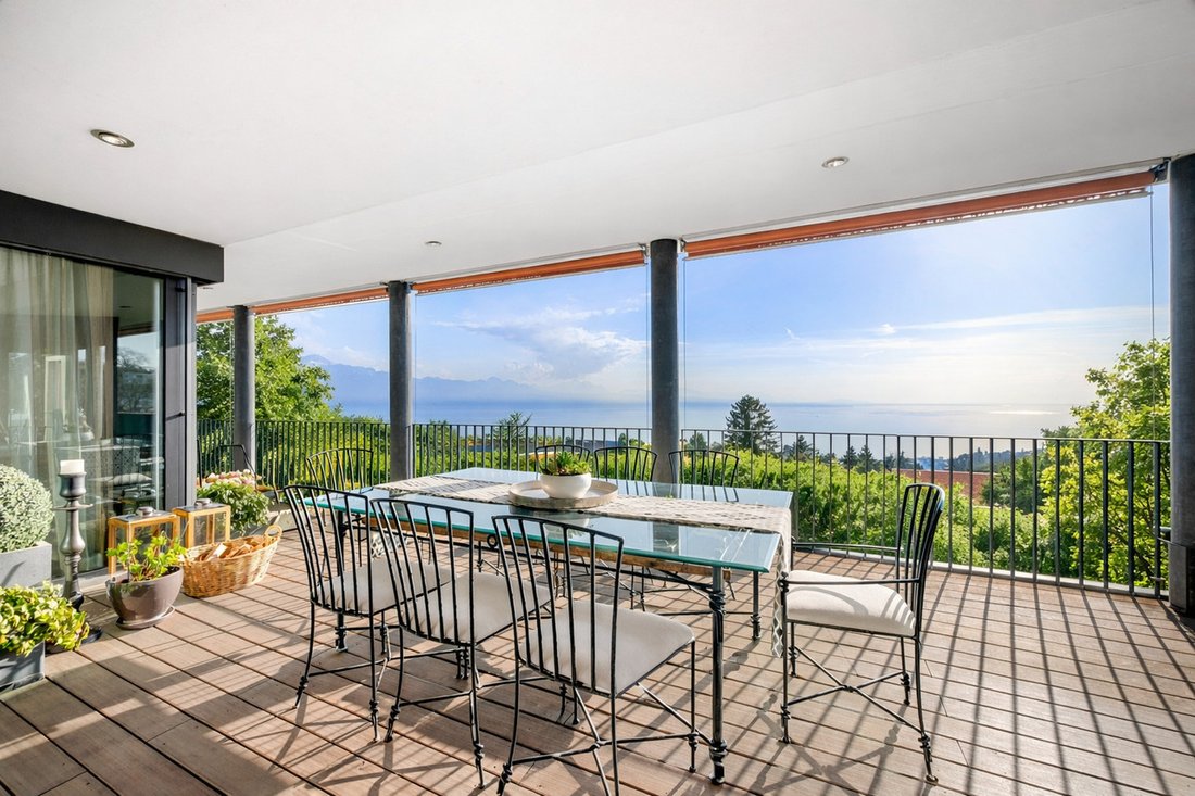 Superb Modern 6.5 Room Penthouse With Lake View Above Lutry
