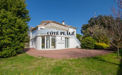 House in Vaux-sur-Mer, Nouvelle-Aquitaine, France 1