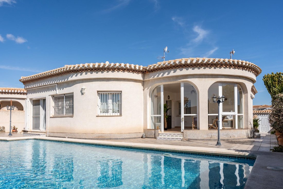 Villa in Playa Flamenca, Orihuela, Valencian Community 2 - 17391460