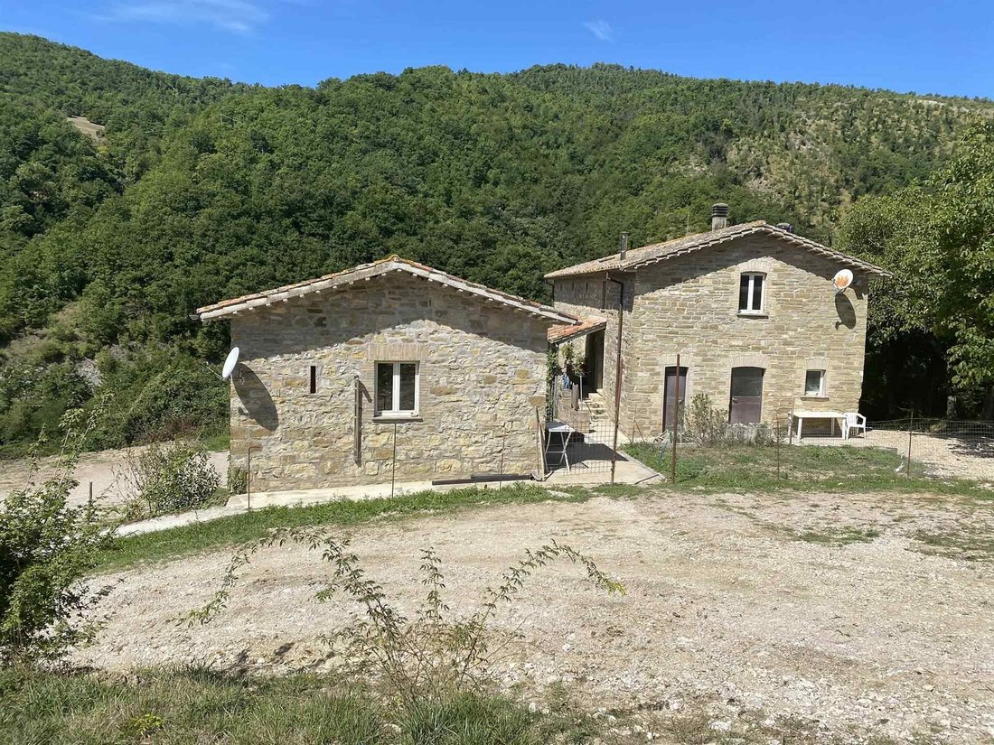 Farm Ranch in Gubbio, Umbria, Italy 1 - 17392085