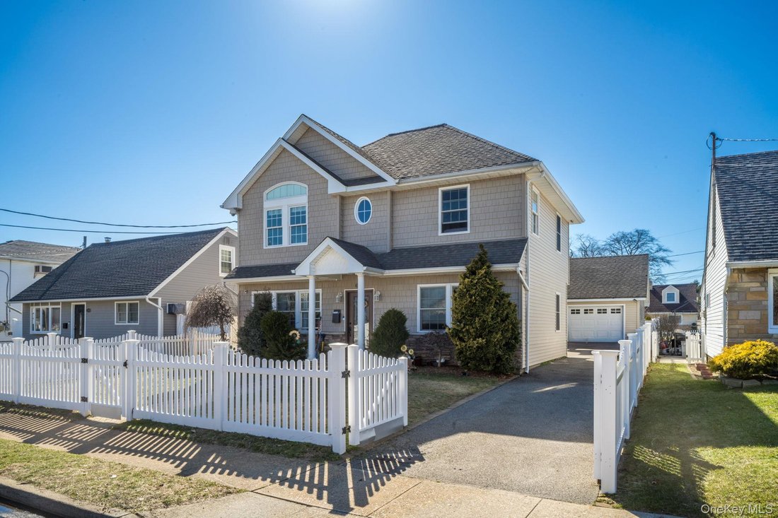 House in Bellmore, New York, United States 2 - 17390981