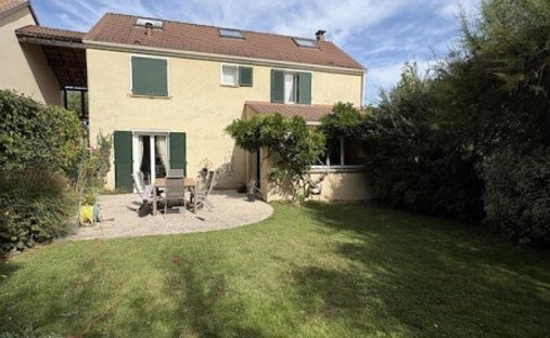 House in Toussus-le-Noble, Ile-de-France, France 1