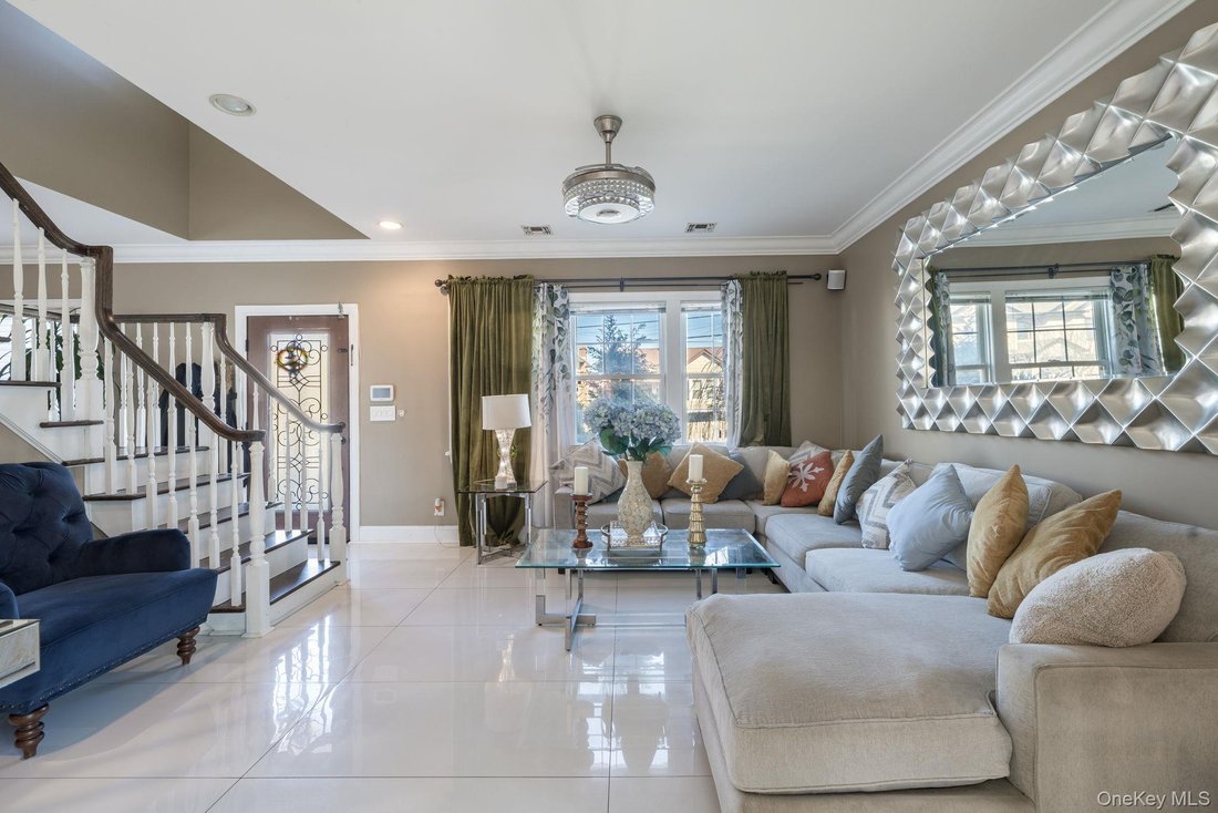 House in Bellmore, New York, United States 5 - 17390981