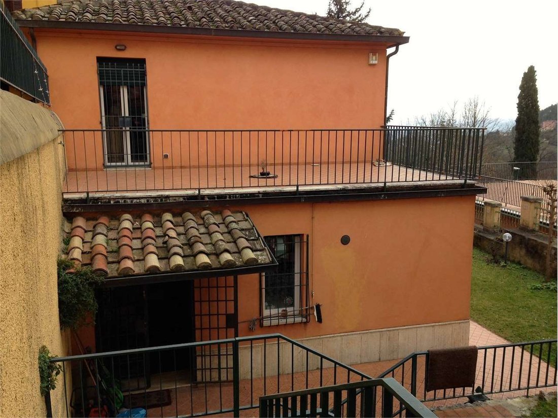 Villa in Historic Center, Perugia, Italy 3 - 17391341