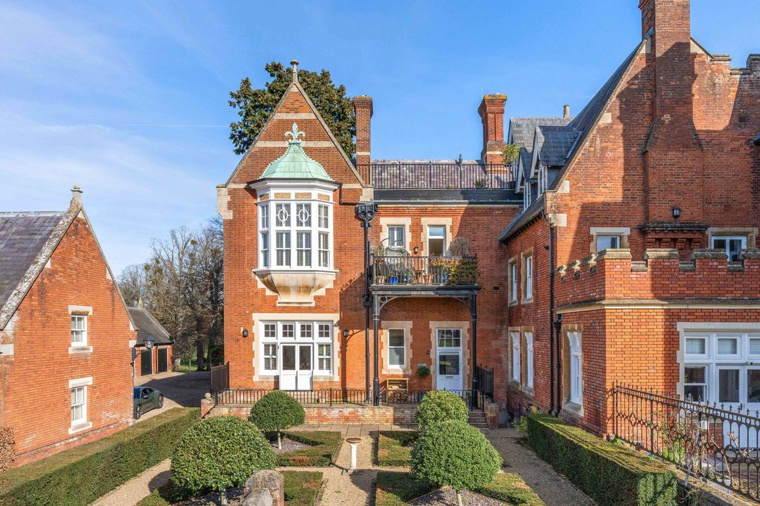 Apartment in Hertfordshire, England 2 - 17394357