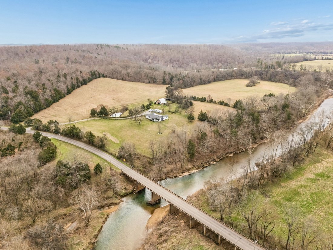 House in Nunnelly, Tennessee, United States 1 - 17390842