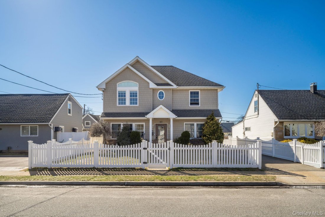 House in Bellmore, New York, United States 1 - 17390981