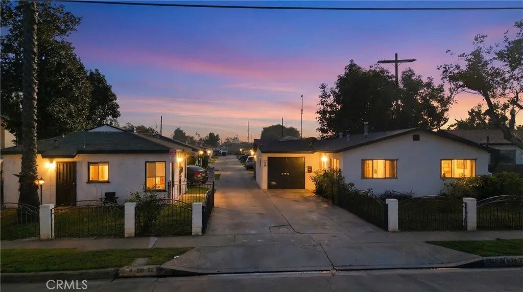 Bell, California, United States 1 - 16975389