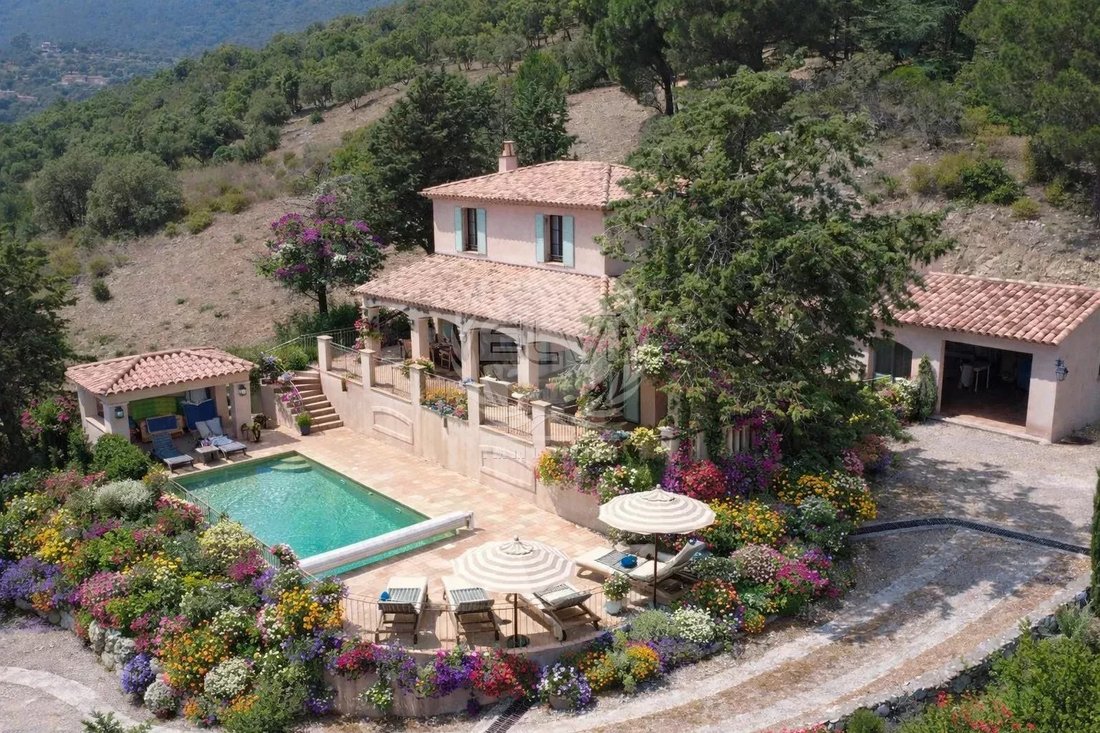 Villa in Le Plan-de-la-Tour, Provence-Alpes-Côte d'Azur, France 1 - 15814929