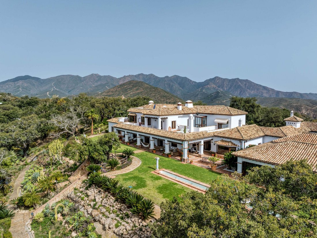 Estate in Marbella, Andalusia, Spain 2 - 17391082