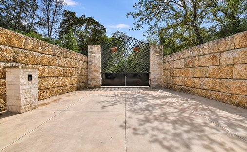 House in McDade, Texas, United States 1