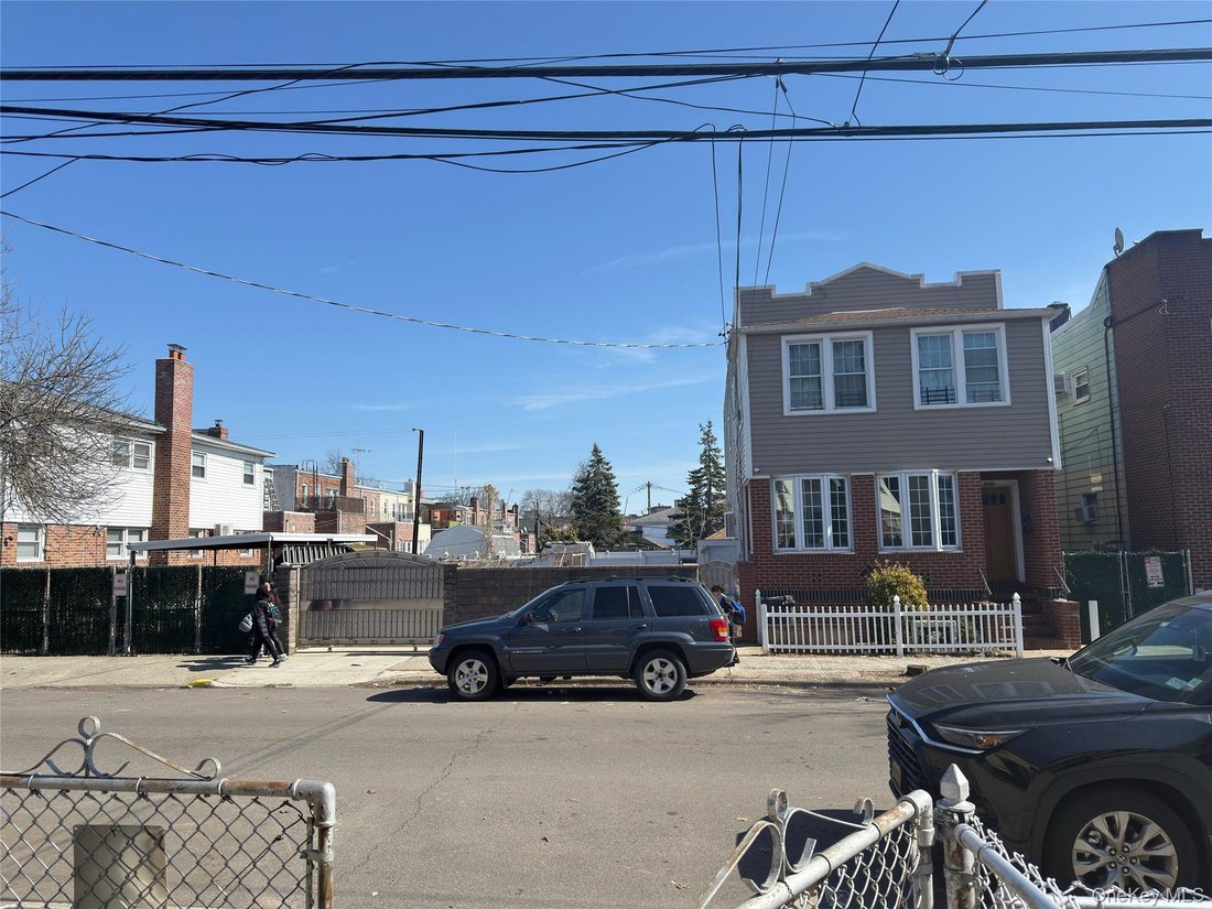 House in New York, New York, United States 1 - 17390237