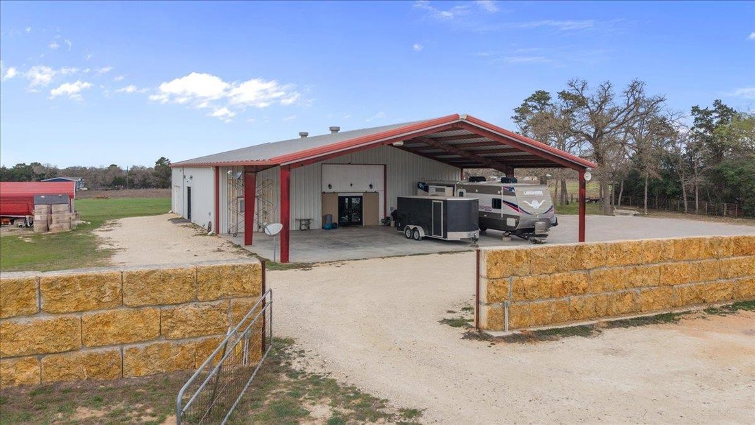 House in McDade, Texas, United States 3 - 17391791